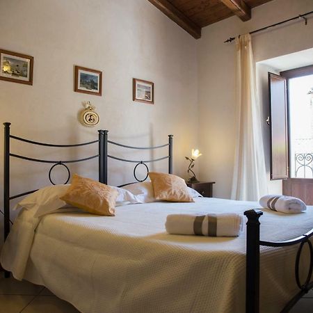 Casa Al Centro Storico Bed & Breakfast Nicolosi Bagian luar foto