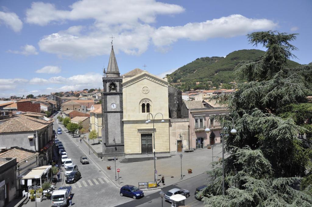 Casa Al Centro Storico Bed & Breakfast Nicolosi Bagian luar foto