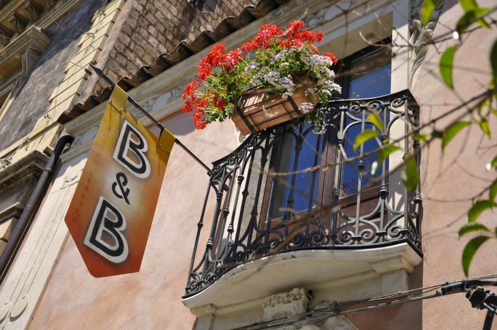Casa Al Centro Storico Bed & Breakfast Nicolosi Bagian luar foto