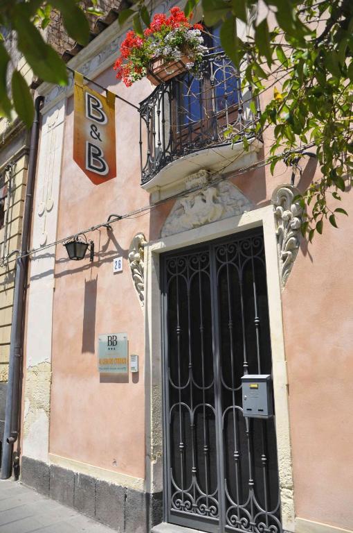 Casa Al Centro Storico Bed & Breakfast Nicolosi Bagian luar foto