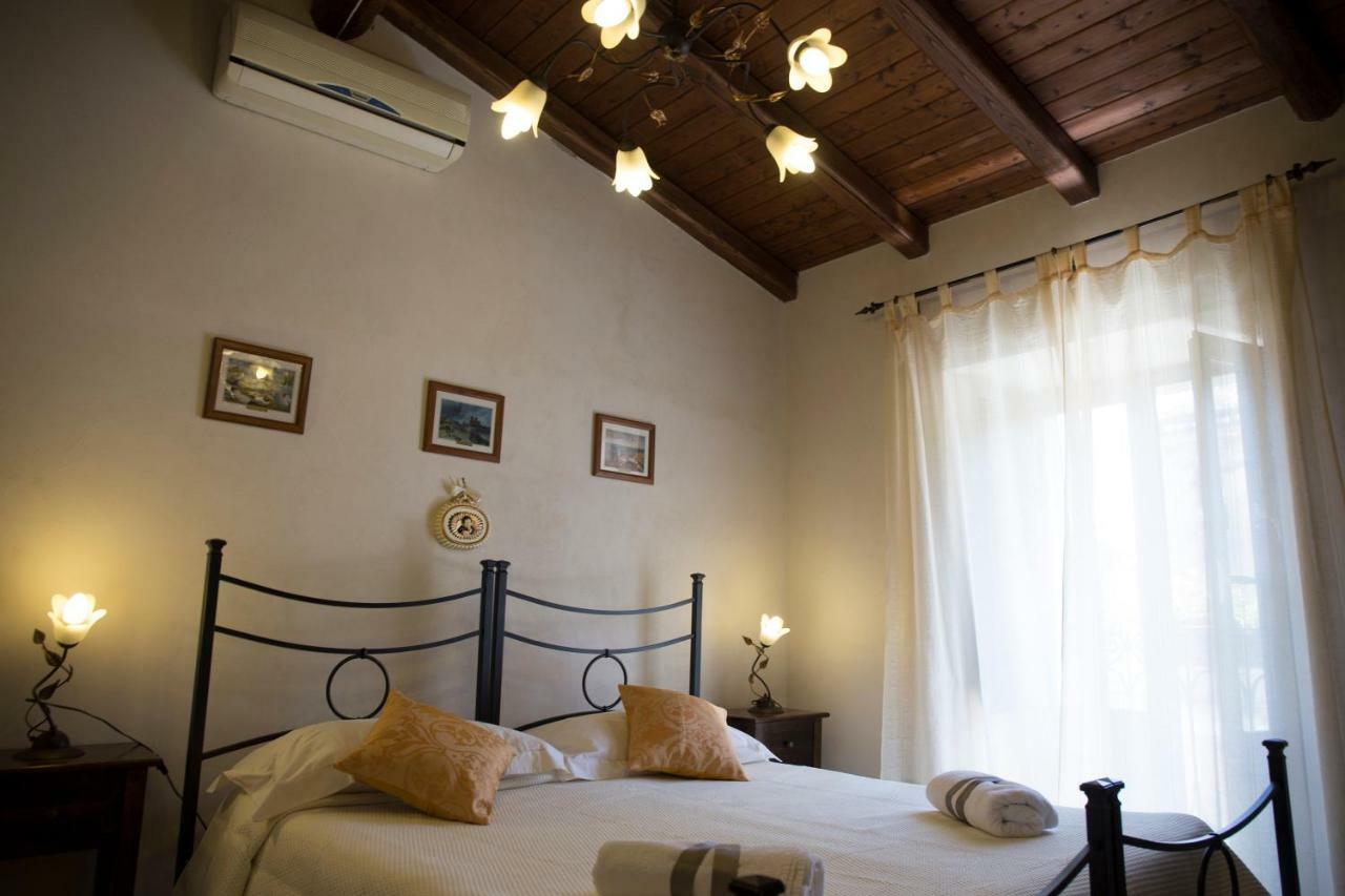 Casa Al Centro Storico Bed & Breakfast Nicolosi Bagian luar foto